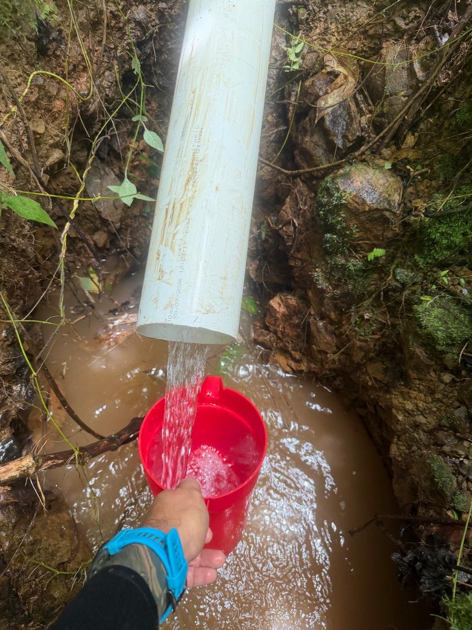 Field water sample collected during a pumping test in Costa Rica